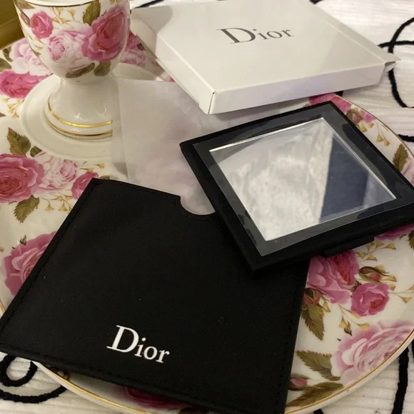 DIOR Beauty Pocket Mirror Case - Picture 2 of 7